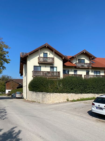 Ansprechende 2-Zimmer-Dachgeschosswohnung mit Balkon in der Nähe von Ebersberg